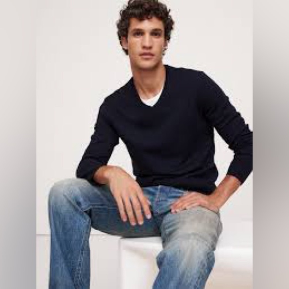 Banana Republic Men’s MERINO V-NECK SWEATER in Black Large